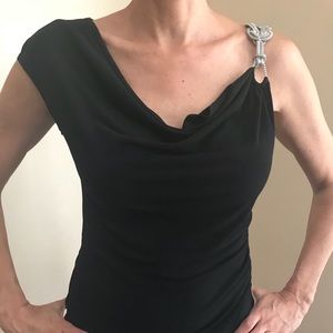 Asymmetrical Cache black top